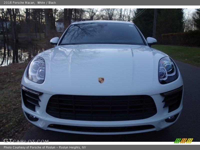 White / Black 2018 Porsche Macan