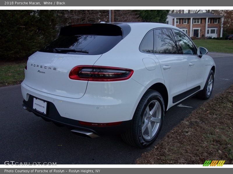 White / Black 2018 Porsche Macan