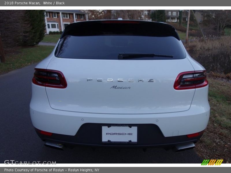 White / Black 2018 Porsche Macan