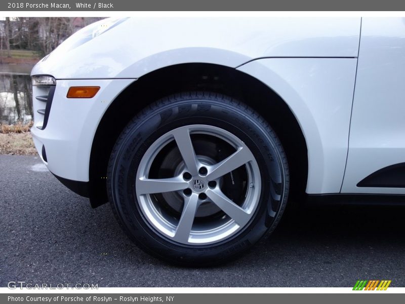 White / Black 2018 Porsche Macan