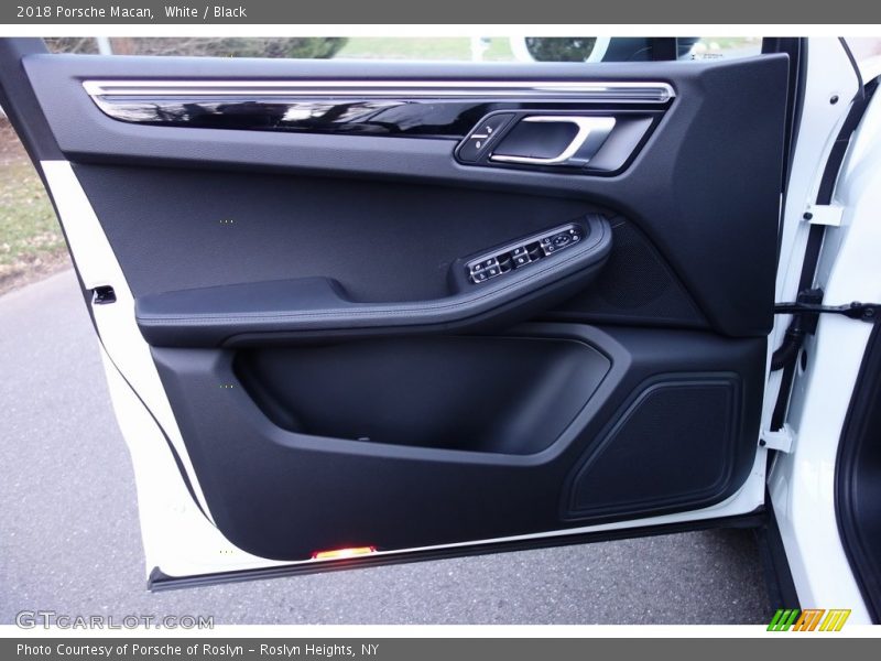 White / Black 2018 Porsche Macan