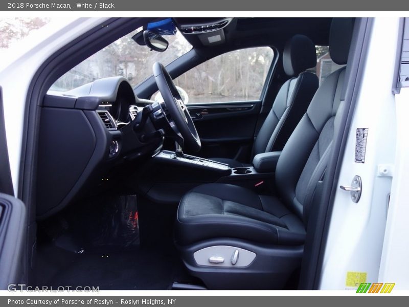 White / Black 2018 Porsche Macan