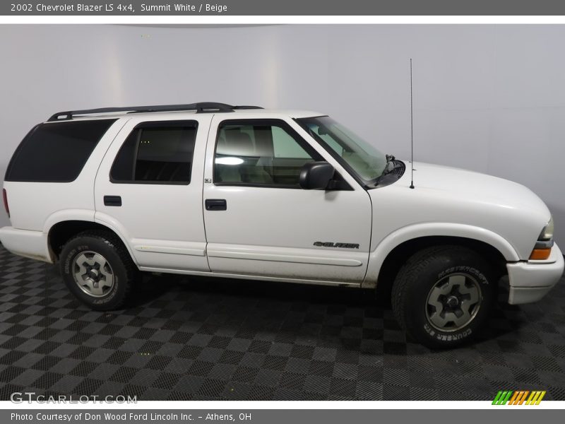 Summit White / Beige 2002 Chevrolet Blazer LS 4x4