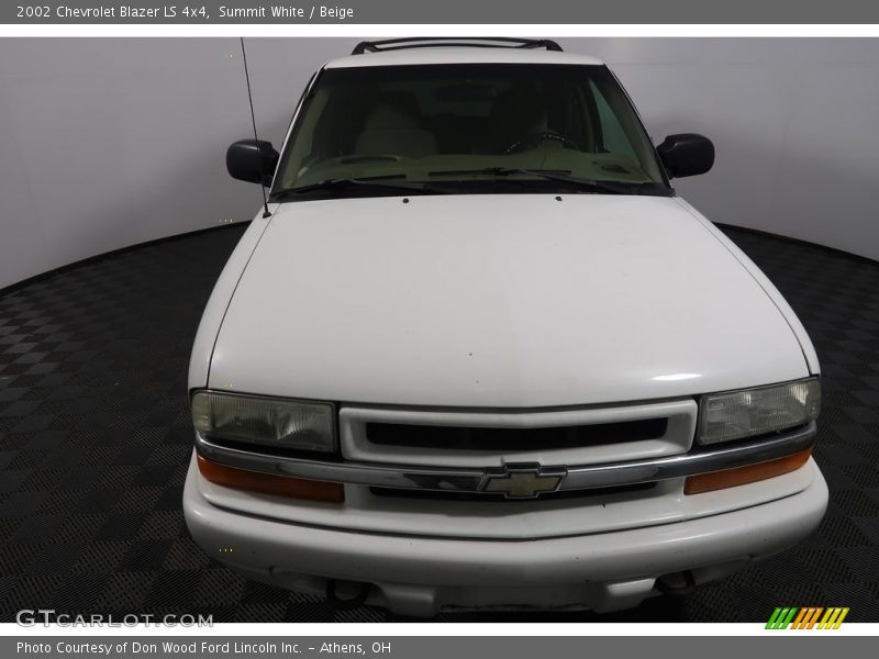 Summit White / Beige 2002 Chevrolet Blazer LS 4x4