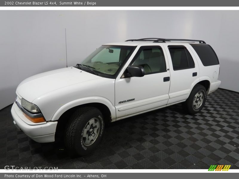 Summit White / Beige 2002 Chevrolet Blazer LS 4x4