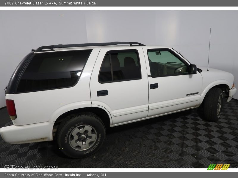 Summit White / Beige 2002 Chevrolet Blazer LS 4x4