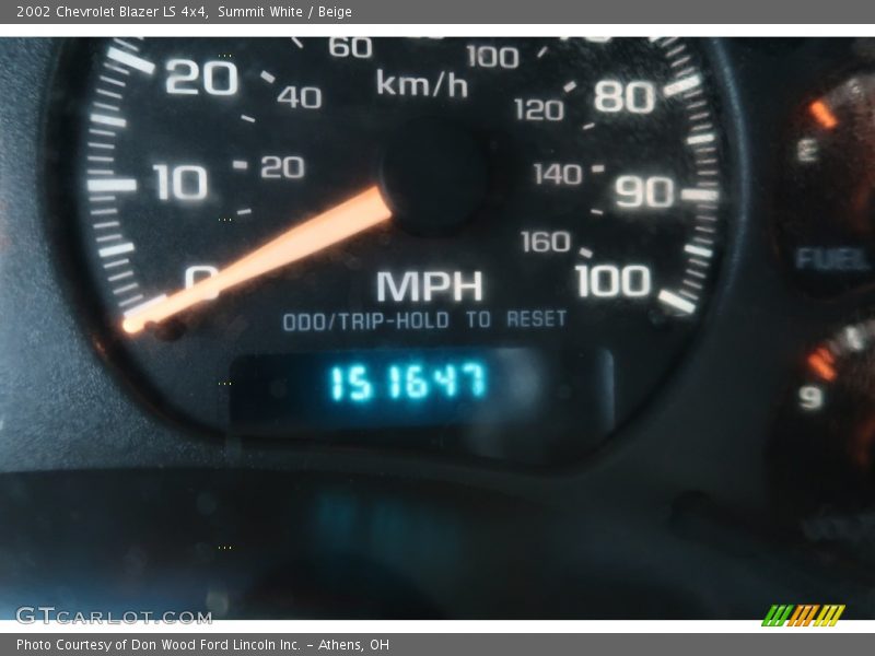 Summit White / Beige 2002 Chevrolet Blazer LS 4x4