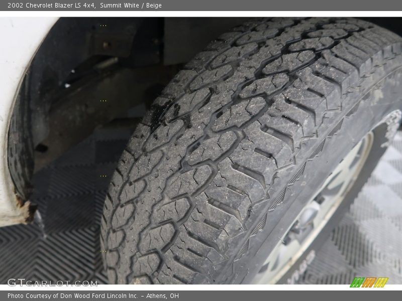 Summit White / Beige 2002 Chevrolet Blazer LS 4x4