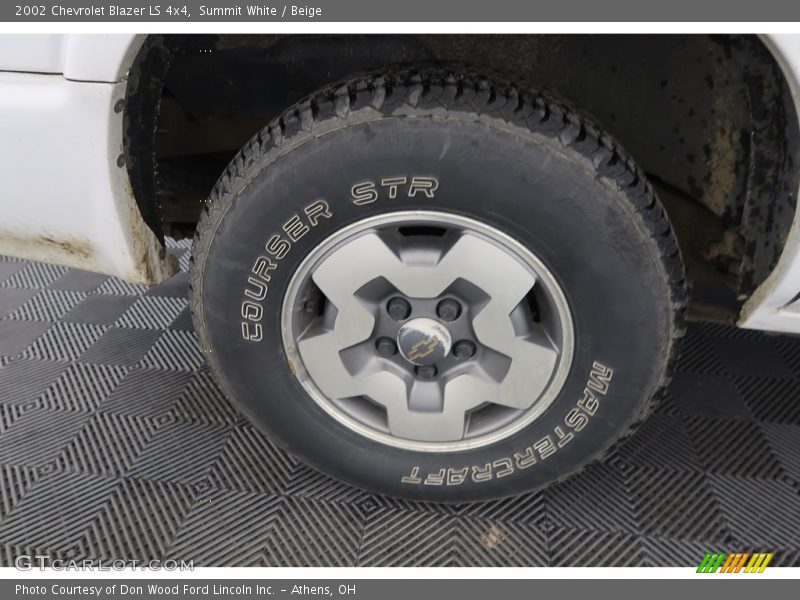 Summit White / Beige 2002 Chevrolet Blazer LS 4x4