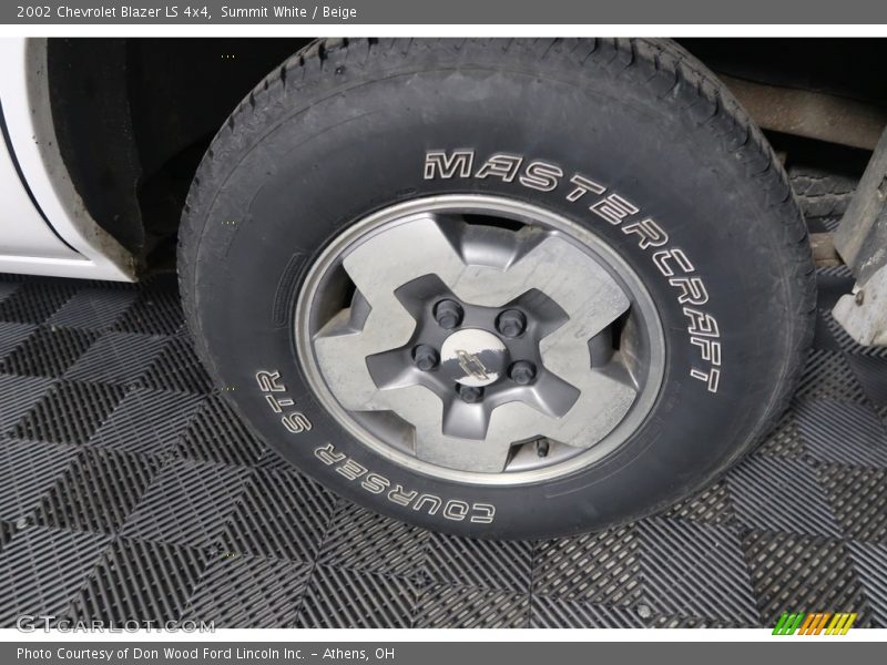 Summit White / Beige 2002 Chevrolet Blazer LS 4x4
