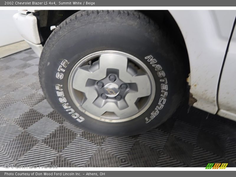 Summit White / Beige 2002 Chevrolet Blazer LS 4x4