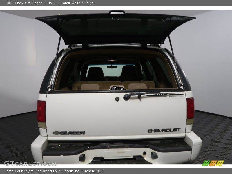 Summit White / Beige 2002 Chevrolet Blazer LS 4x4