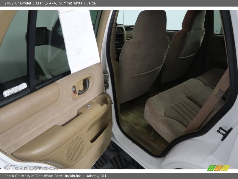 Summit White / Beige 2002 Chevrolet Blazer LS 4x4
