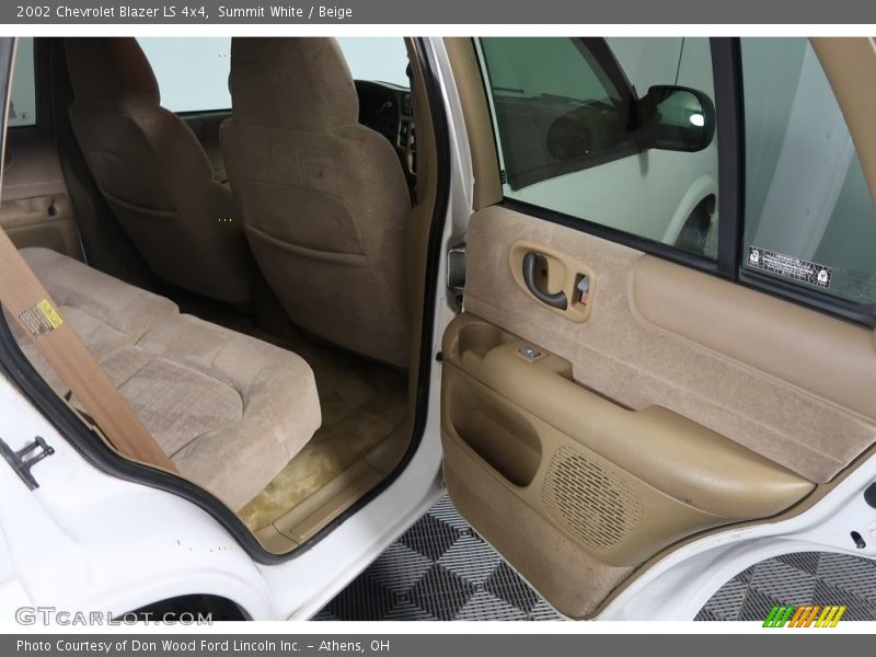 Summit White / Beige 2002 Chevrolet Blazer LS 4x4