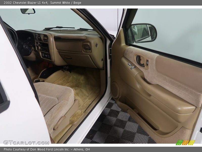 Summit White / Beige 2002 Chevrolet Blazer LS 4x4