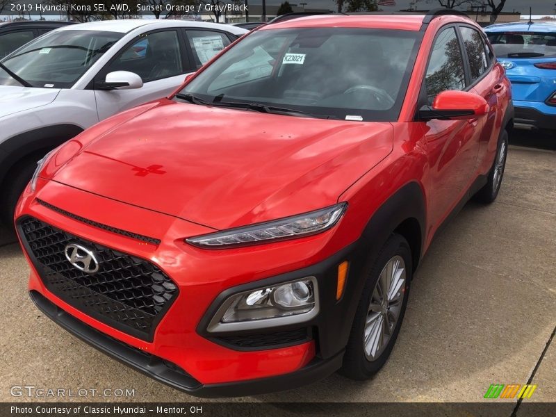 Front 3/4 View of 2019 Kona SEL AWD