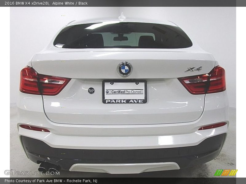 Alpine White / Black 2016 BMW X4 xDrive28i