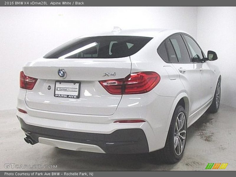 Alpine White / Black 2016 BMW X4 xDrive28i