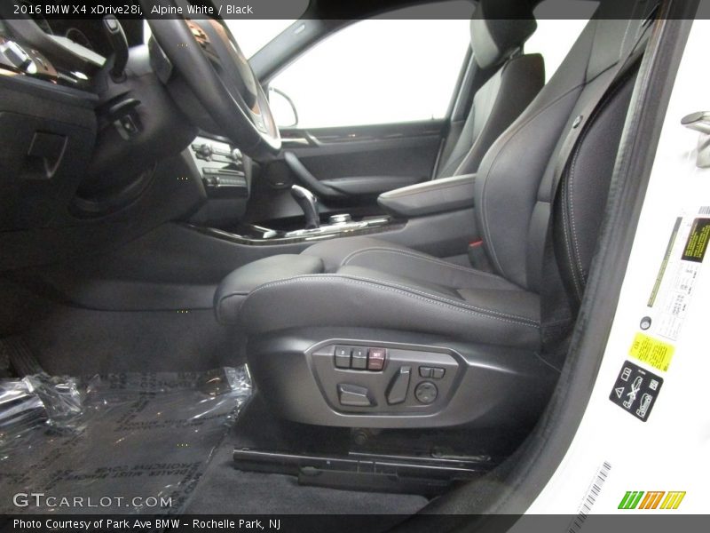 Alpine White / Black 2016 BMW X4 xDrive28i
