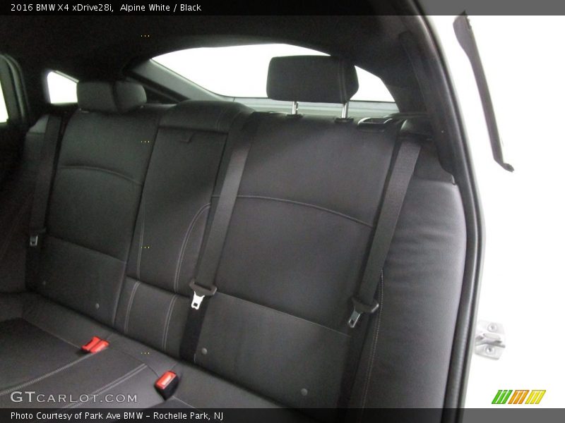 Alpine White / Black 2016 BMW X4 xDrive28i