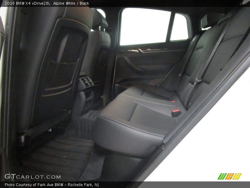 Alpine White / Black 2016 BMW X4 xDrive28i