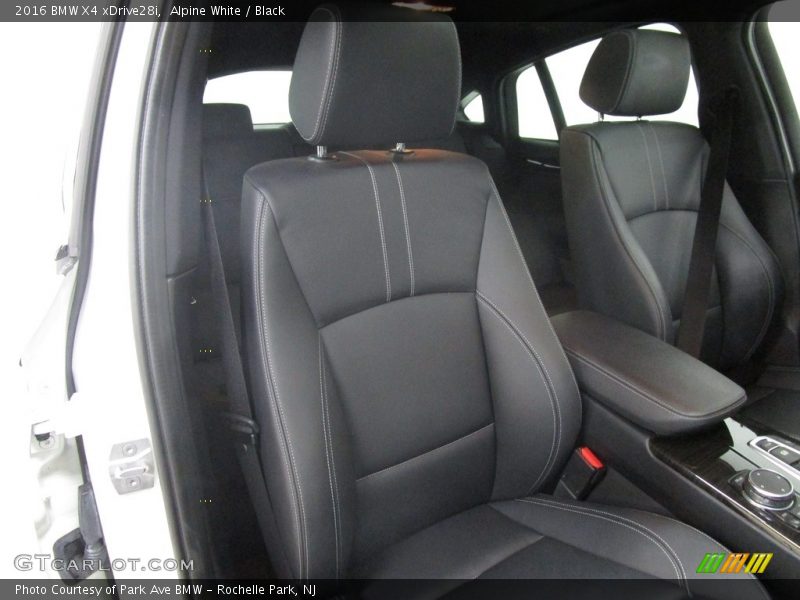 Alpine White / Black 2016 BMW X4 xDrive28i