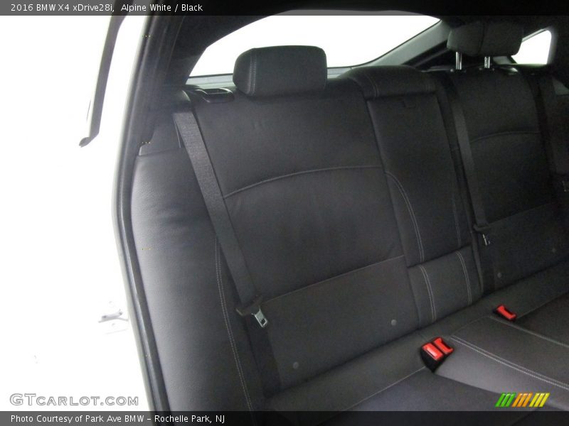 Alpine White / Black 2016 BMW X4 xDrive28i