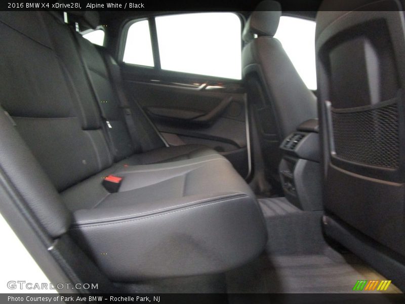 Alpine White / Black 2016 BMW X4 xDrive28i