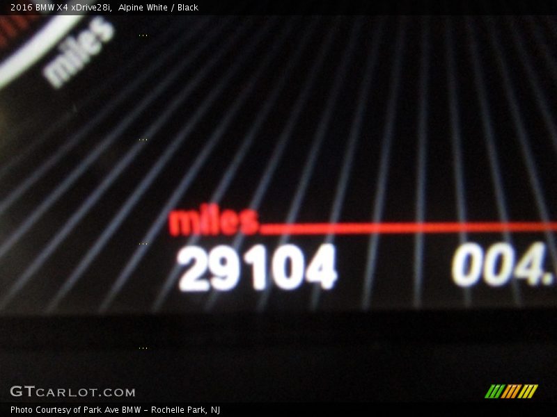 Alpine White / Black 2016 BMW X4 xDrive28i