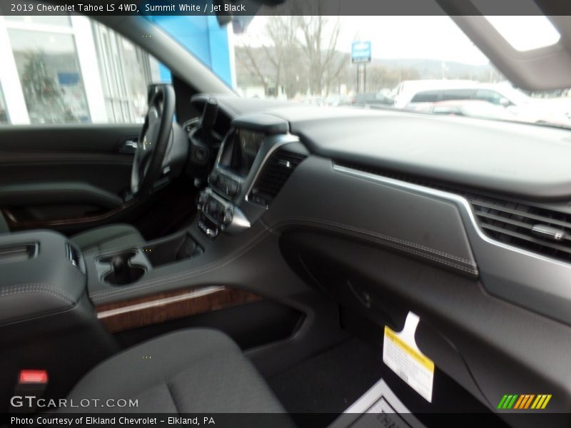Summit White / Jet Black 2019 Chevrolet Tahoe LS 4WD