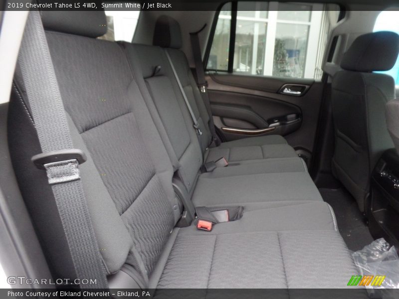 Summit White / Jet Black 2019 Chevrolet Tahoe LS 4WD