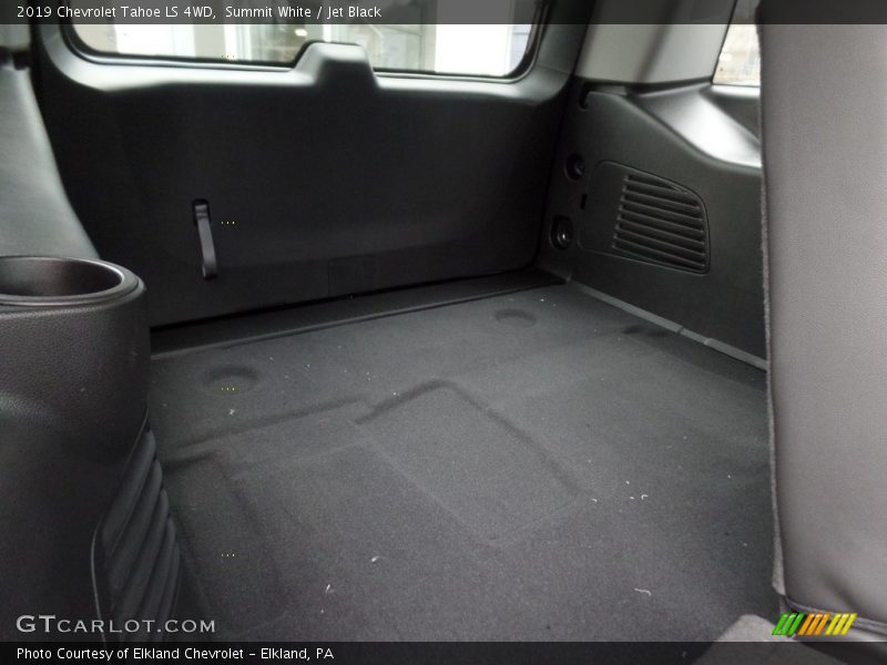 Summit White / Jet Black 2019 Chevrolet Tahoe LS 4WD