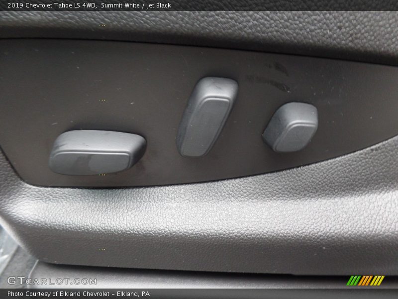 Summit White / Jet Black 2019 Chevrolet Tahoe LS 4WD