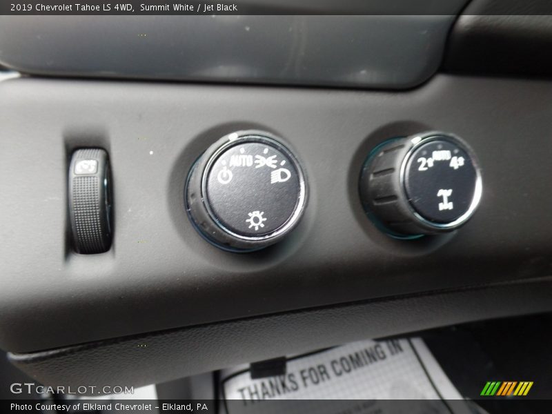 Summit White / Jet Black 2019 Chevrolet Tahoe LS 4WD