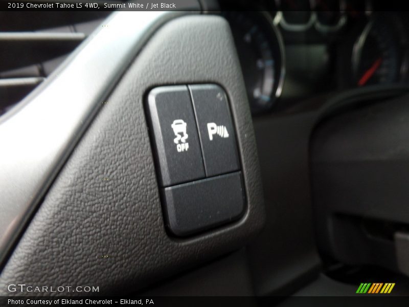 Summit White / Jet Black 2019 Chevrolet Tahoe LS 4WD