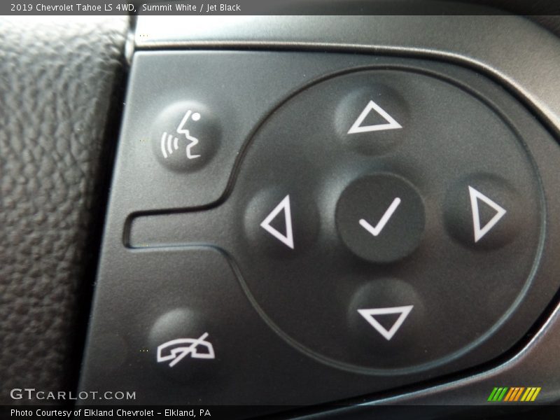 Summit White / Jet Black 2019 Chevrolet Tahoe LS 4WD