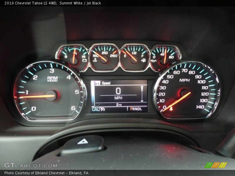 Summit White / Jet Black 2019 Chevrolet Tahoe LS 4WD