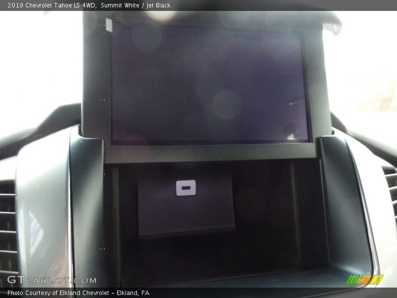 Summit White / Jet Black 2019 Chevrolet Tahoe LS 4WD