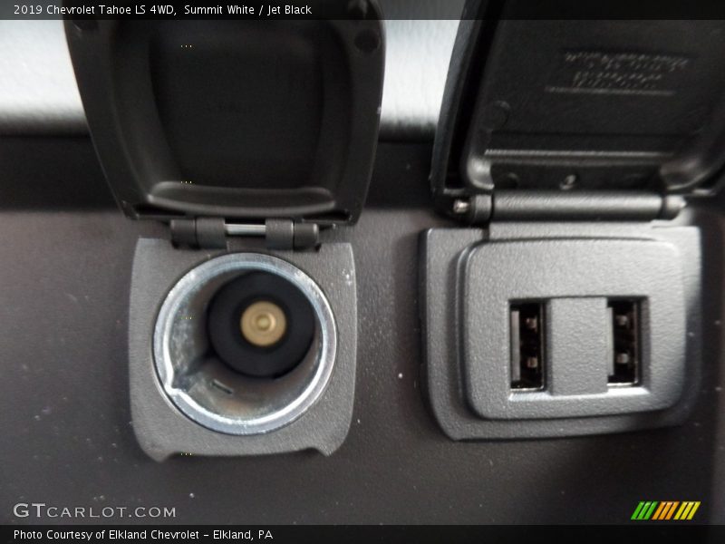Summit White / Jet Black 2019 Chevrolet Tahoe LS 4WD