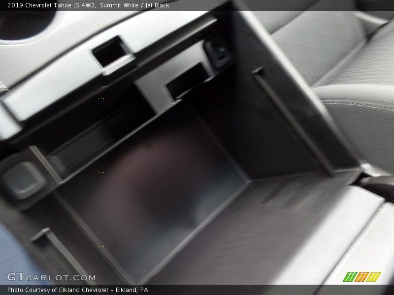 Summit White / Jet Black 2019 Chevrolet Tahoe LS 4WD