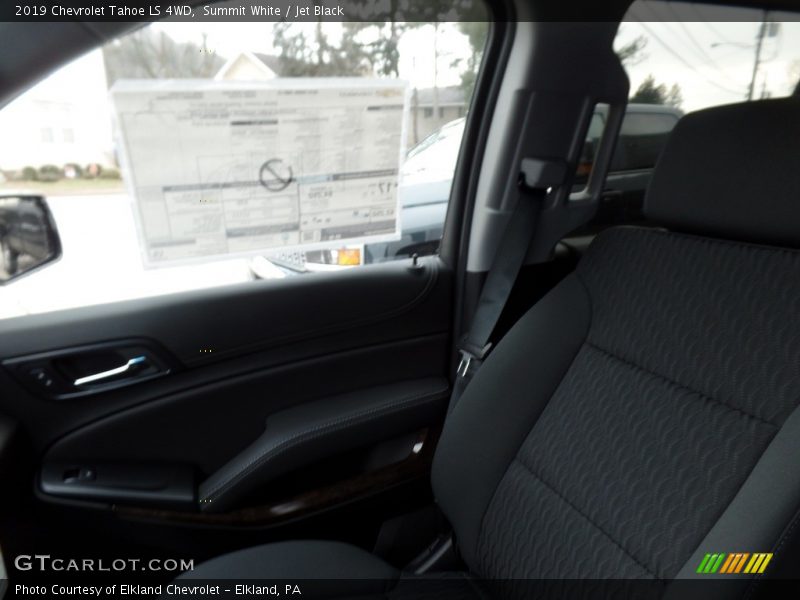 Summit White / Jet Black 2019 Chevrolet Tahoe LS 4WD