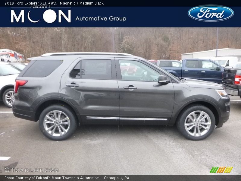 Magnetic / Medium Black 2019 Ford Explorer XLT 4WD