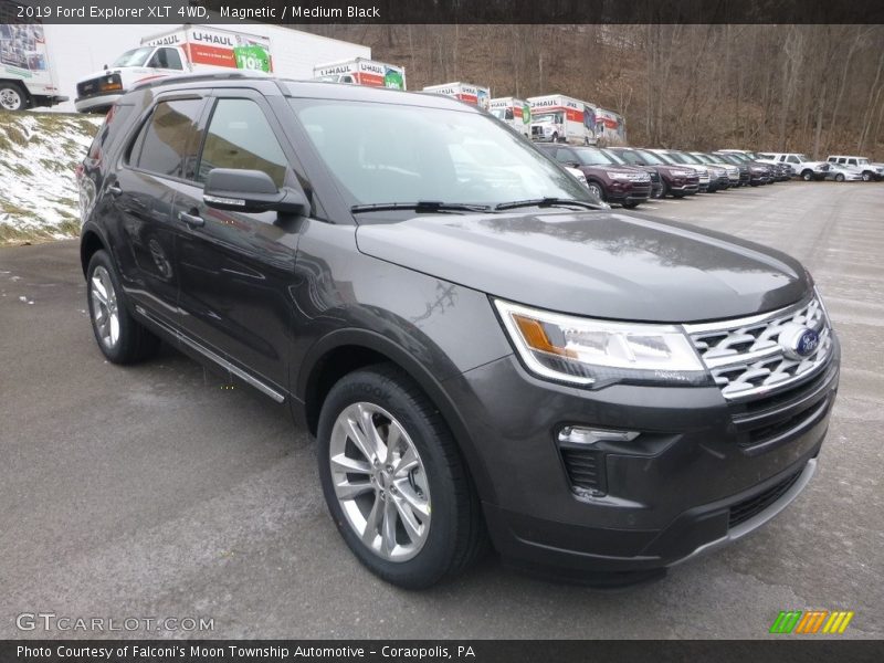 Magnetic / Medium Black 2019 Ford Explorer XLT 4WD