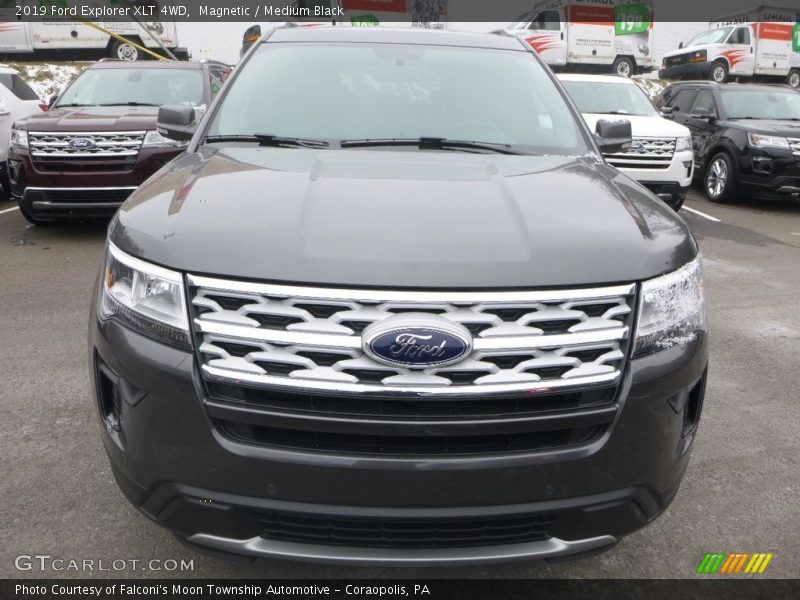 Magnetic / Medium Black 2019 Ford Explorer XLT 4WD