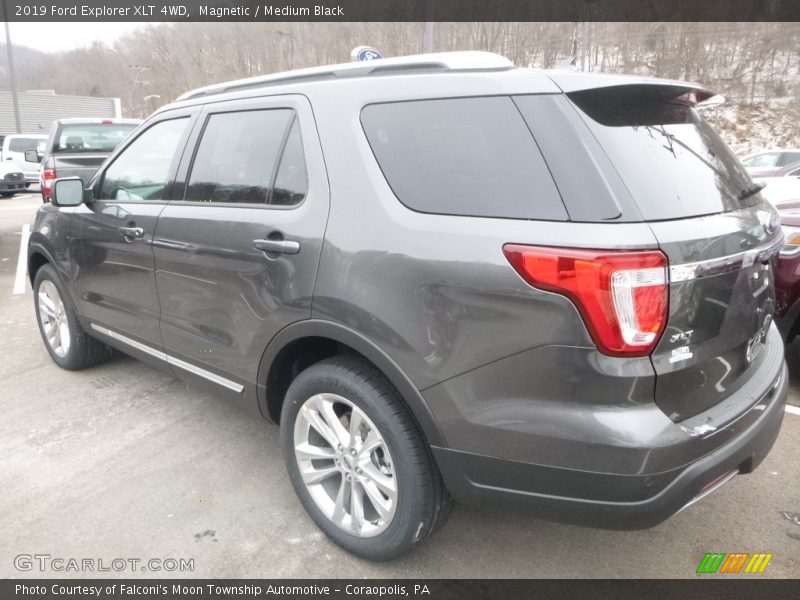 Magnetic / Medium Black 2019 Ford Explorer XLT 4WD