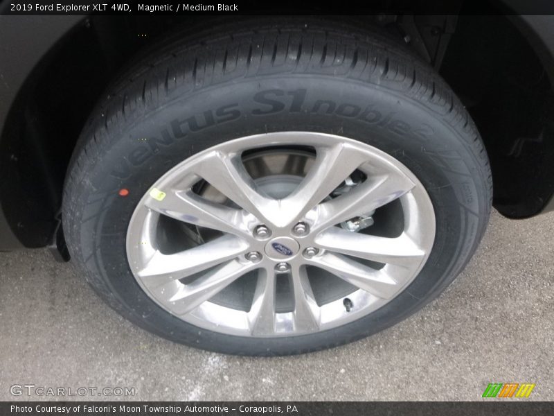 Magnetic / Medium Black 2019 Ford Explorer XLT 4WD