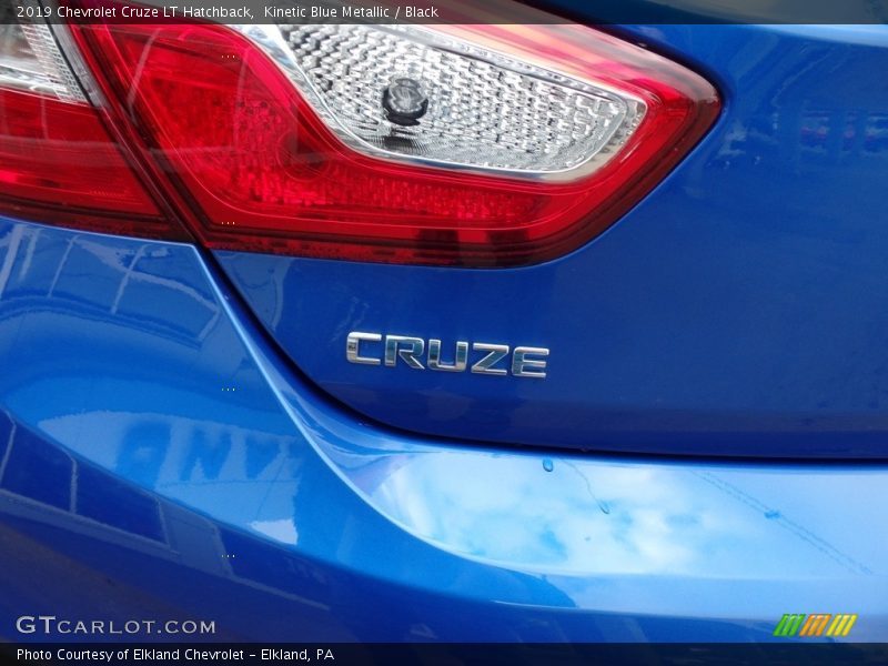 Kinetic Blue Metallic / Black 2019 Chevrolet Cruze LT Hatchback