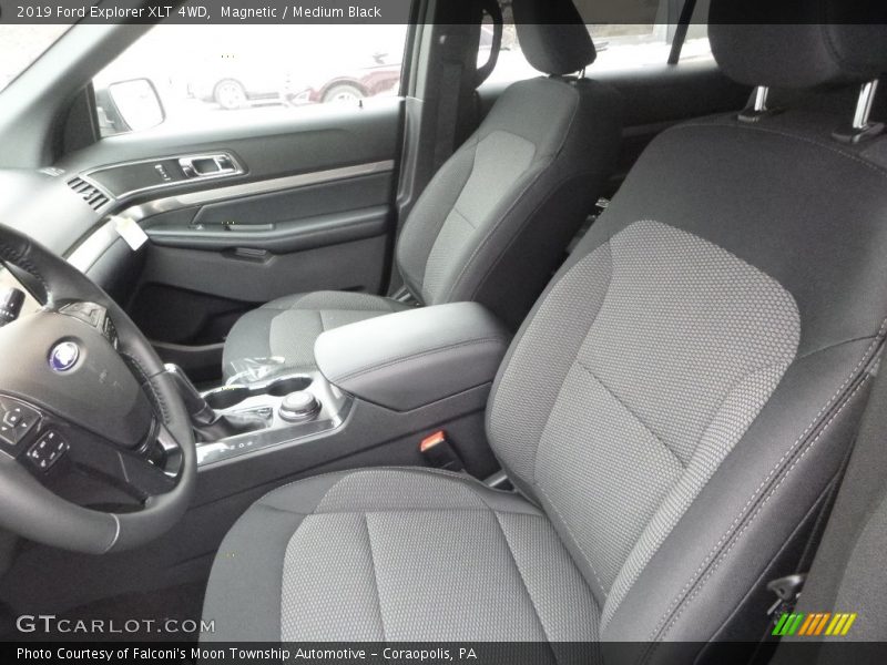 Magnetic / Medium Black 2019 Ford Explorer XLT 4WD
