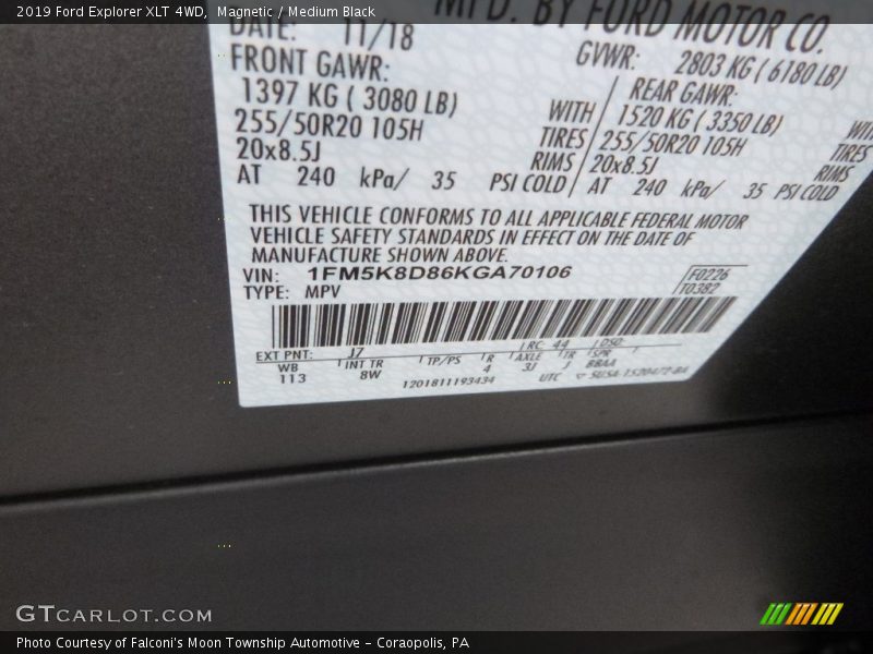 Magnetic / Medium Black 2019 Ford Explorer XLT 4WD