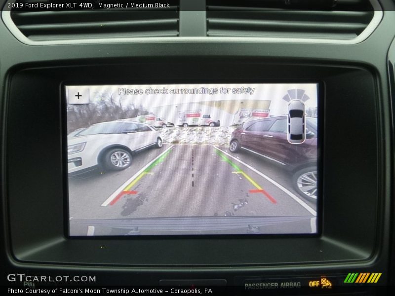 Magnetic / Medium Black 2019 Ford Explorer XLT 4WD